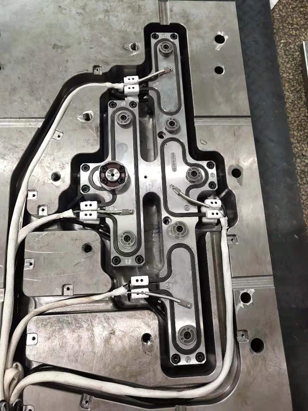 东邦模具热流道安装现场